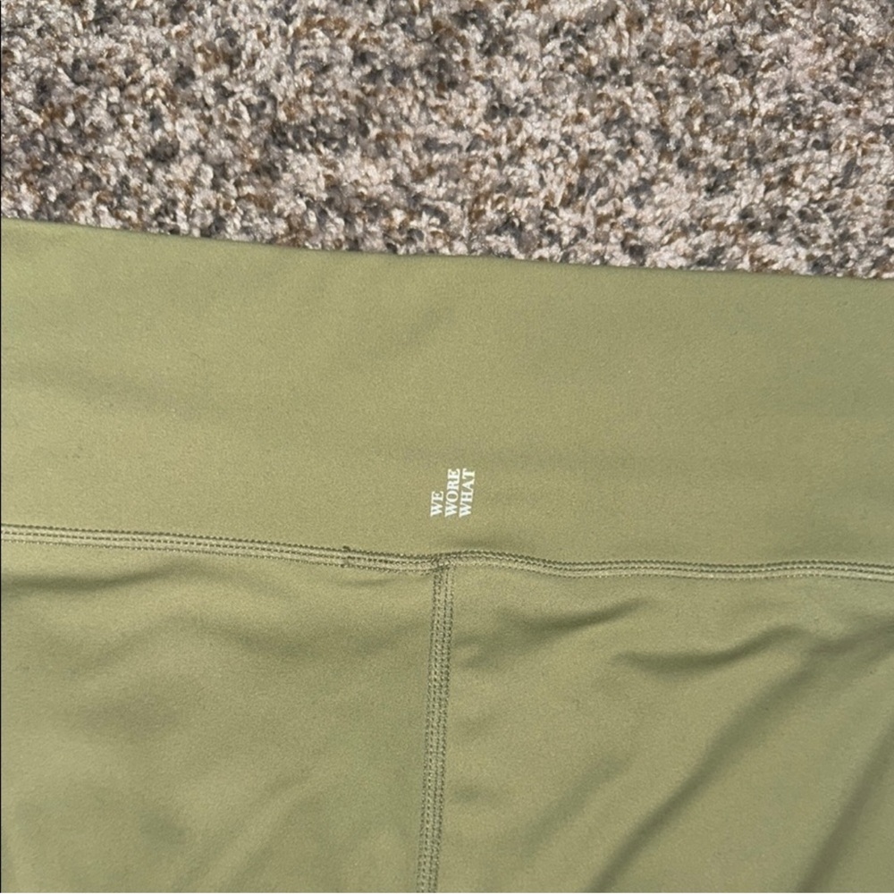 Revolve Olive Green Women's
Shorts size Small - high rise. - Picture 4 of 7